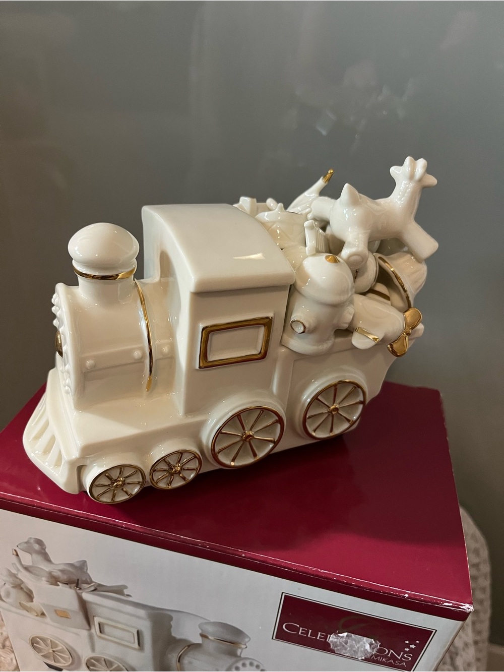 Mikasa White Ceramic Holiday Train music box with Gold Accents 446